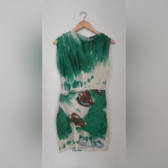 New Zara bloggers favourite Short Printed Asymmetric Dress
Green printed - Picture 11 of 12